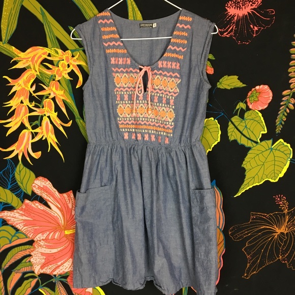 EARTHBOUND Dresses & Skirts - EARTHBOUND / Boho Peasant Embroidered Pocket Dress